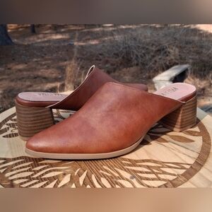 Buckle mi.im Brown Pointy Toe Stacked Heel Slip On Epic Mules Size 6.5